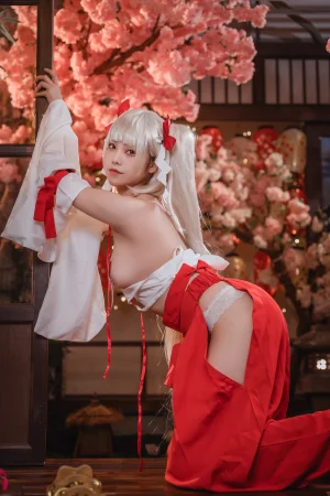 《可畏巫女》｜蜜汁猫裘 · 50张写真、4 个视频