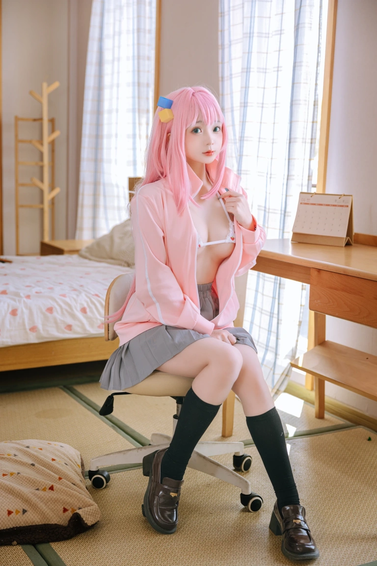 《小孤独》｜日奈娇(椎名莜) · 134张写真