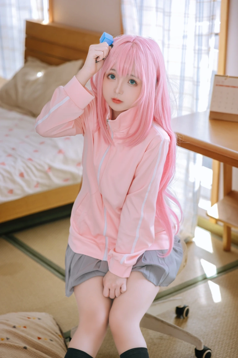 《小孤独》｜日奈娇(椎名莜) · 134张写真