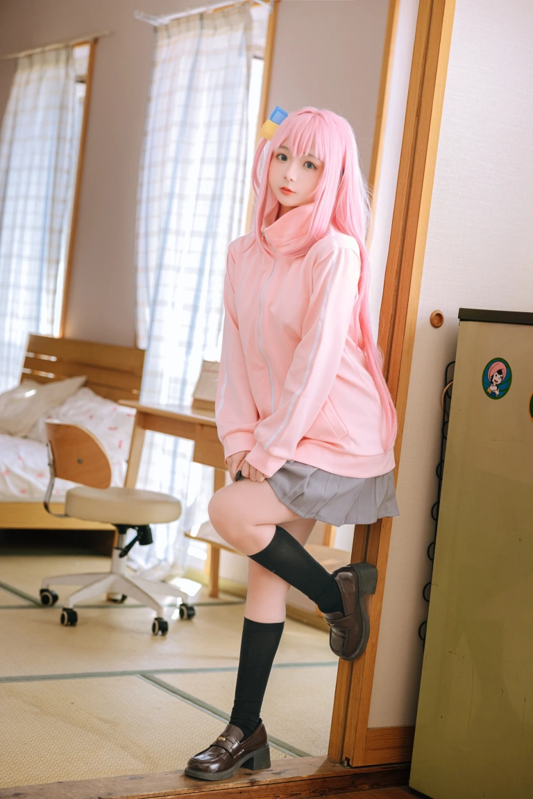 《小孤独》｜日奈娇(椎名莜) · 134张写真