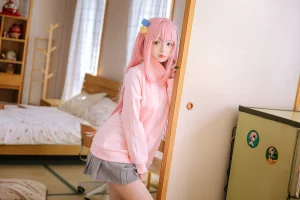 《小孤独》｜日奈娇(椎名莜) · 134张写真