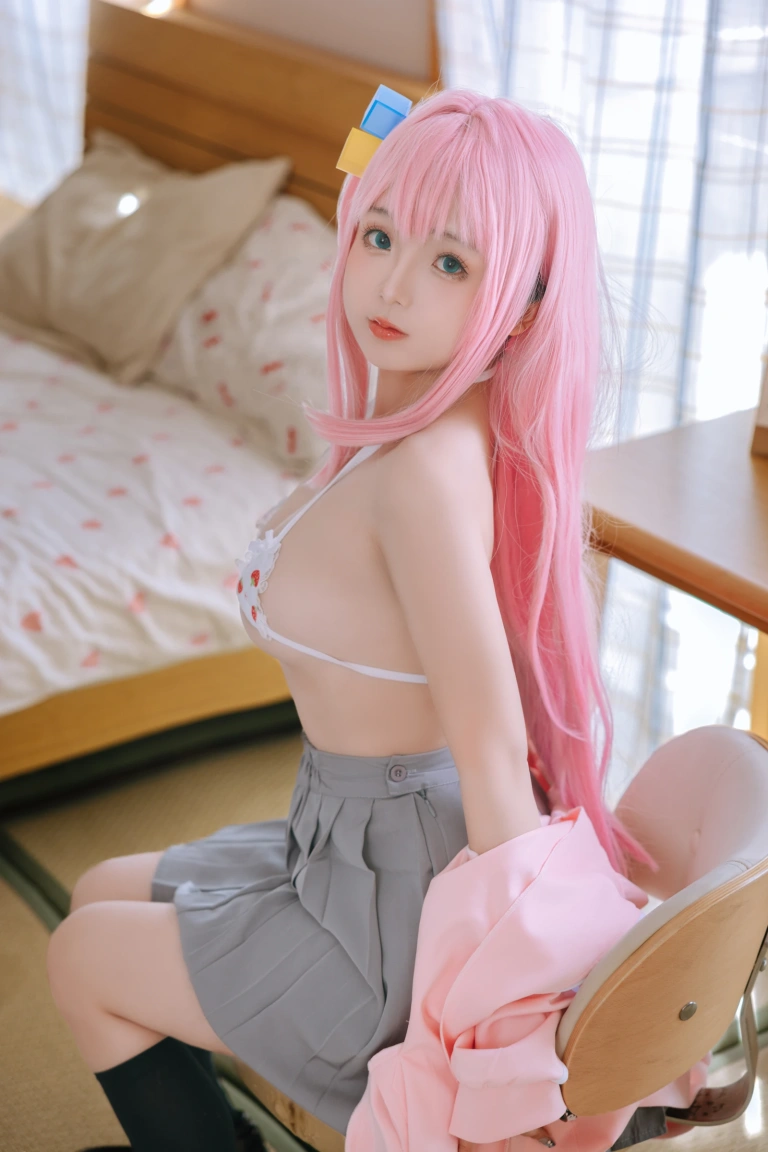 《小孤独》｜日奈娇(椎名莜) · 134张写真