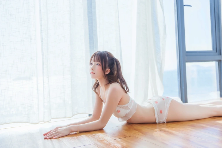 《小草莓》｜桜桃喵 · 47张写真