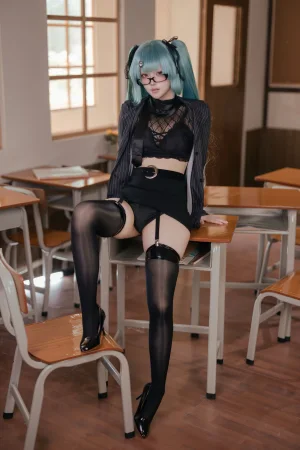 《NIKKE 胜利女神 普丽瓦蒂 严厉教诲》｜屿鱼 · 60张写真