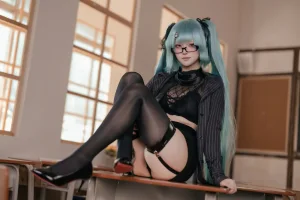 《NIKKE 胜利女神 普丽瓦蒂 严厉教诲》｜屿鱼 · 60张写真