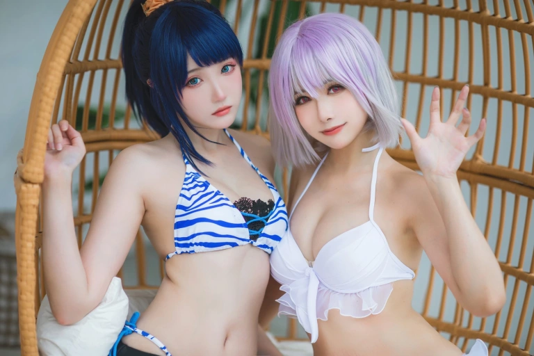 《SSSS.GRIDMAN宝多六花&新条茜 泳装》｜瓜希酱&Momoko葵葵 · 85张写真