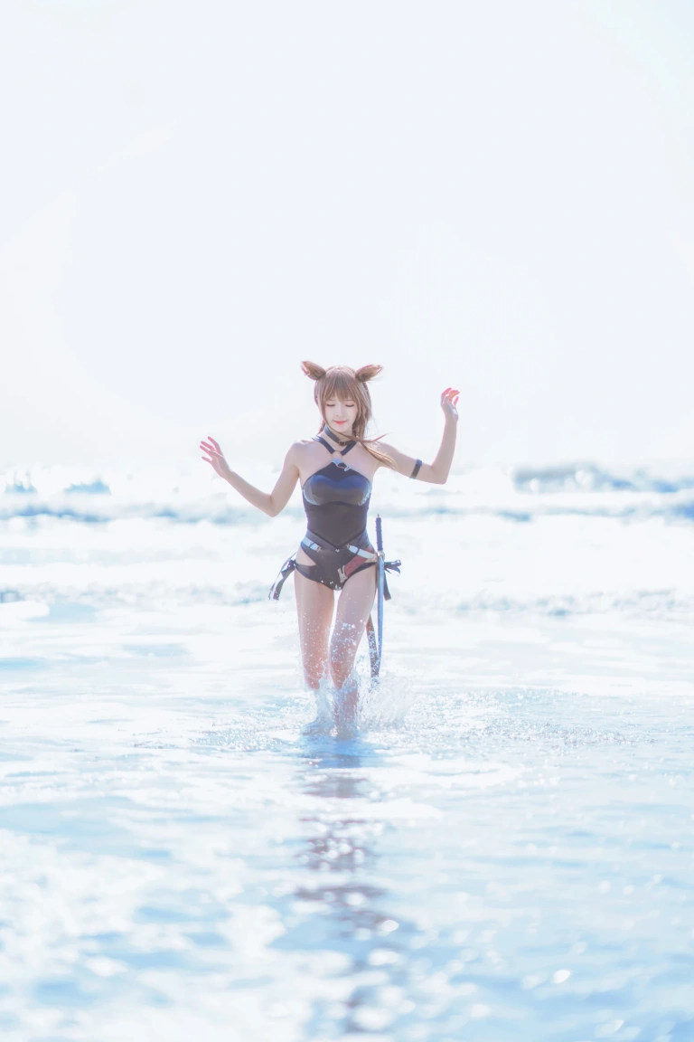 《天火泳装》｜桜桃喵 · 25张写真
