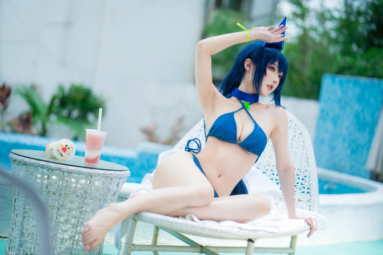 《花园泳装》｜阿包也是兔娘 · 35张写真