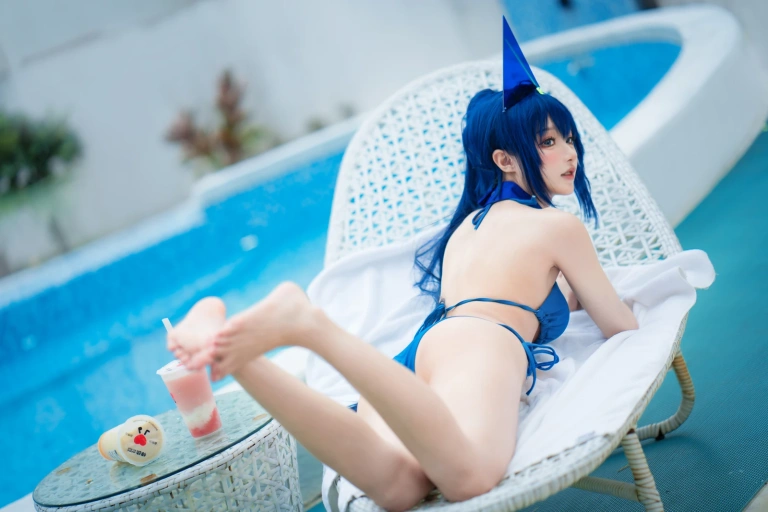 《花园泳装》｜阿包也是兔娘 · 35张写真