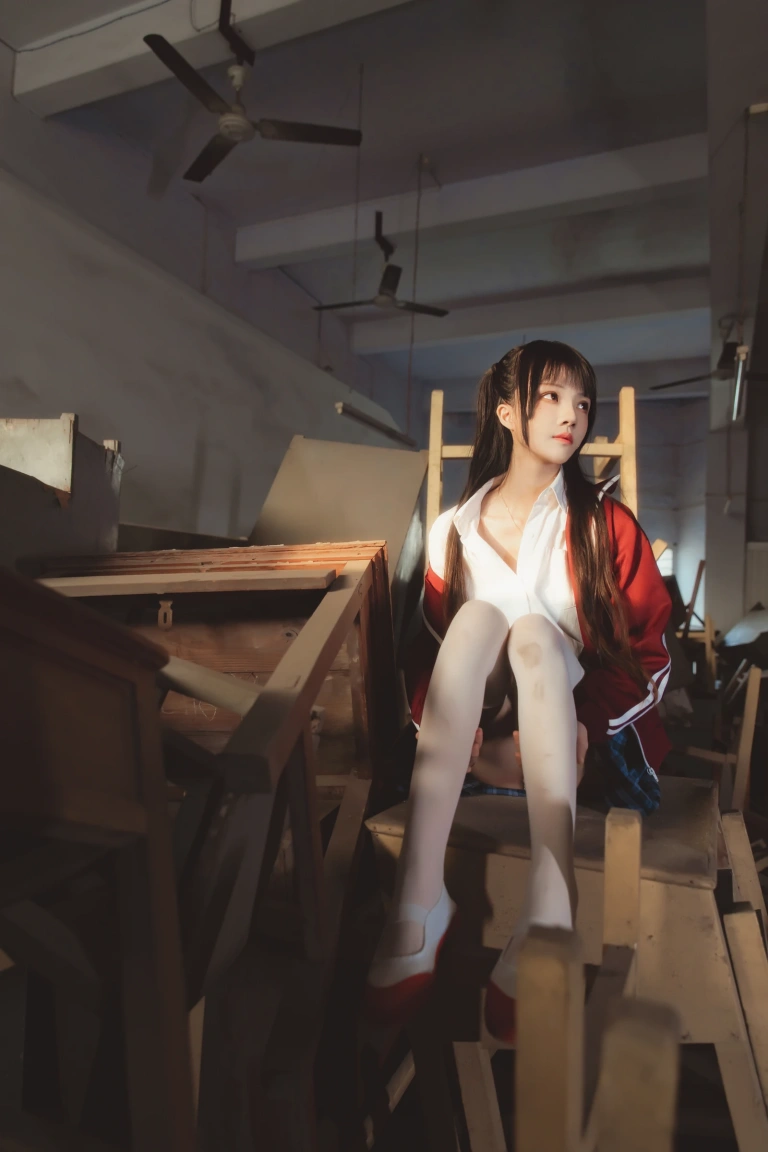 《桜桃未熟3 废弃教室》｜桜桃喵 · 38张写真