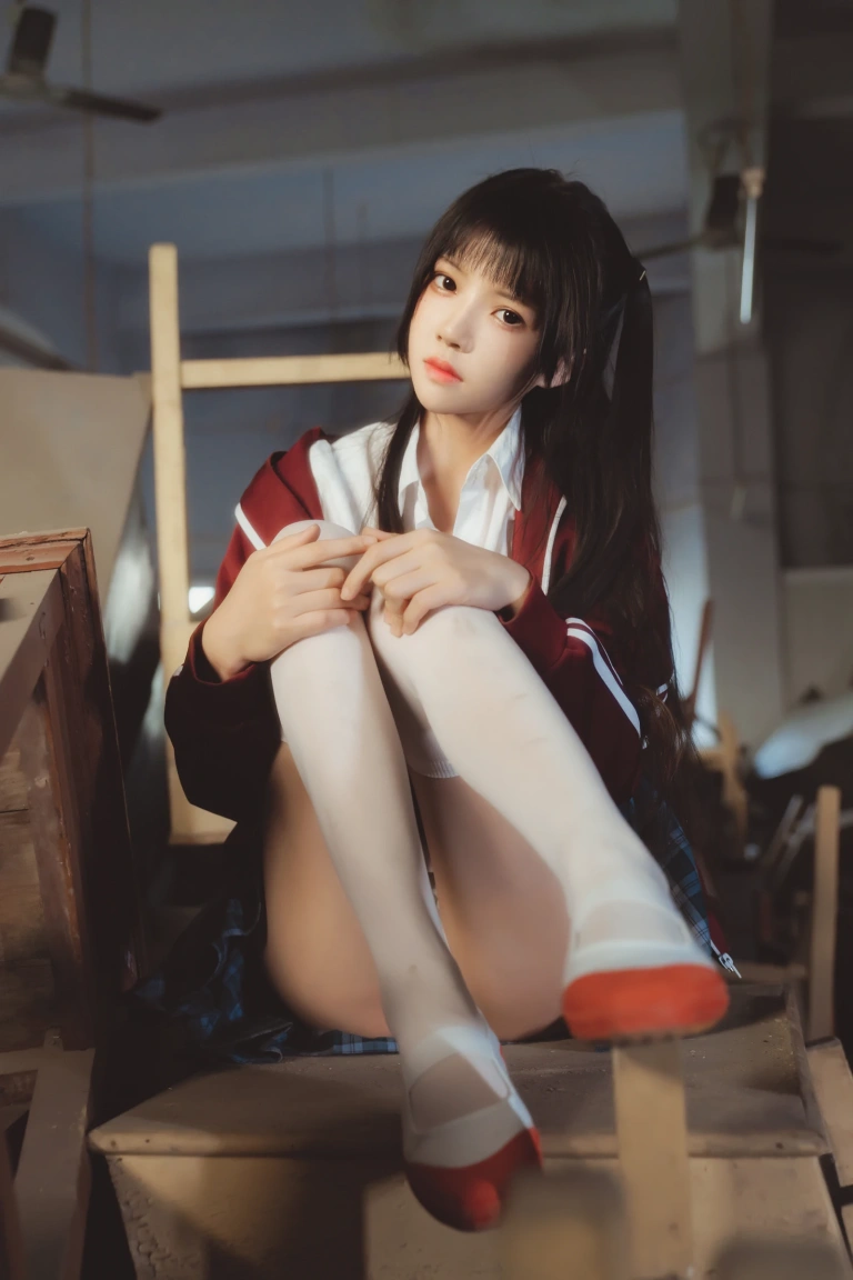 《桜桃未熟3 废弃教室》｜桜桃喵 · 38张写真