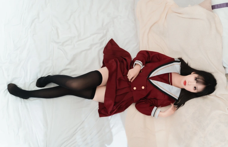 《红色JK》｜面饼仙儿 · 16张写真