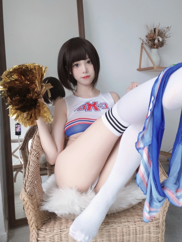 《足球宝贝》｜蜜汁猫裘 · 37张写真、4 个视频