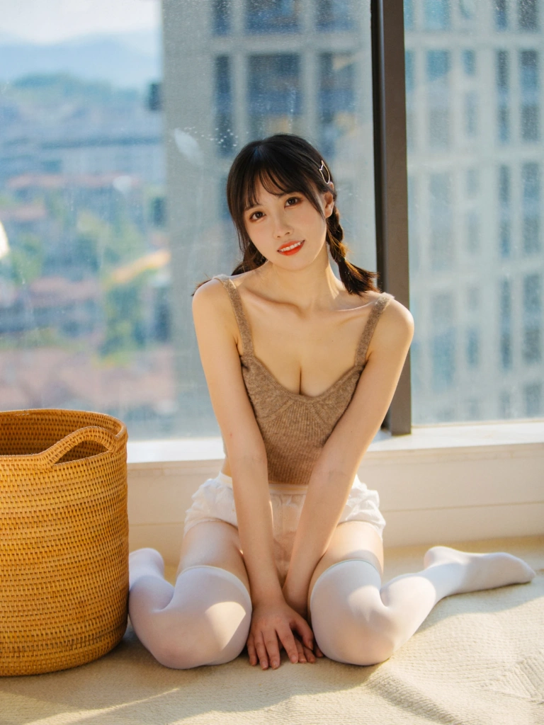 《蜜桃拿铁》｜念雪 · 36张写真