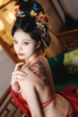 《唐宫夜宴》｜蜜汁猫裘 · 61张写真、1 个视频