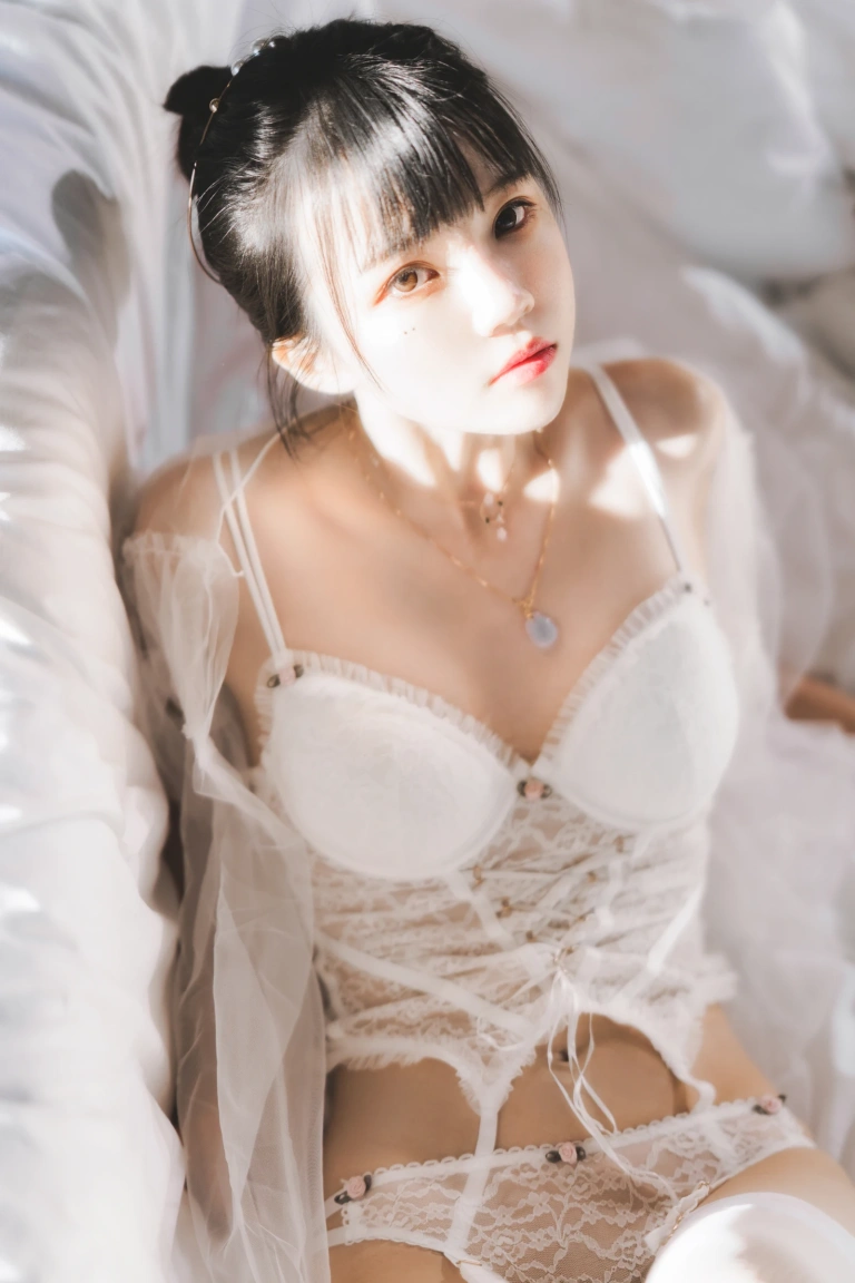 《白纱糖01》｜桜桃喵 · 40张写真