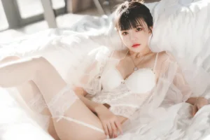 《白纱糖01》｜桜桃喵 · 40张写真