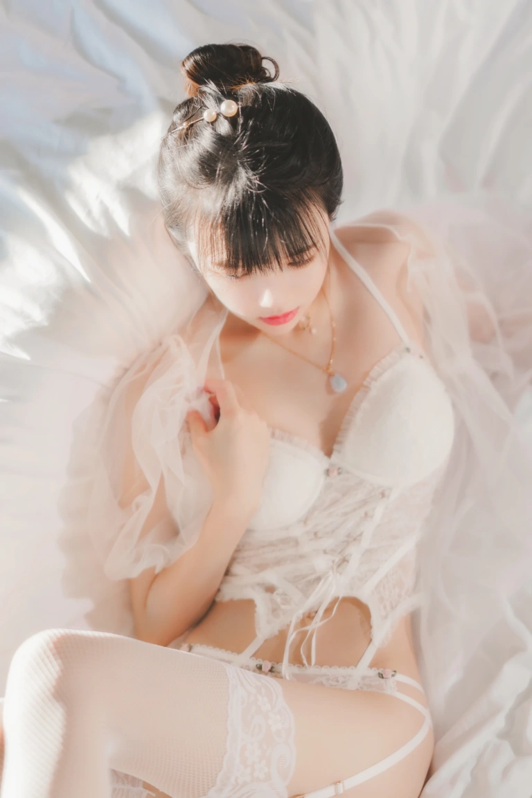 《白纱糖01》｜桜桃喵 · 40张写真