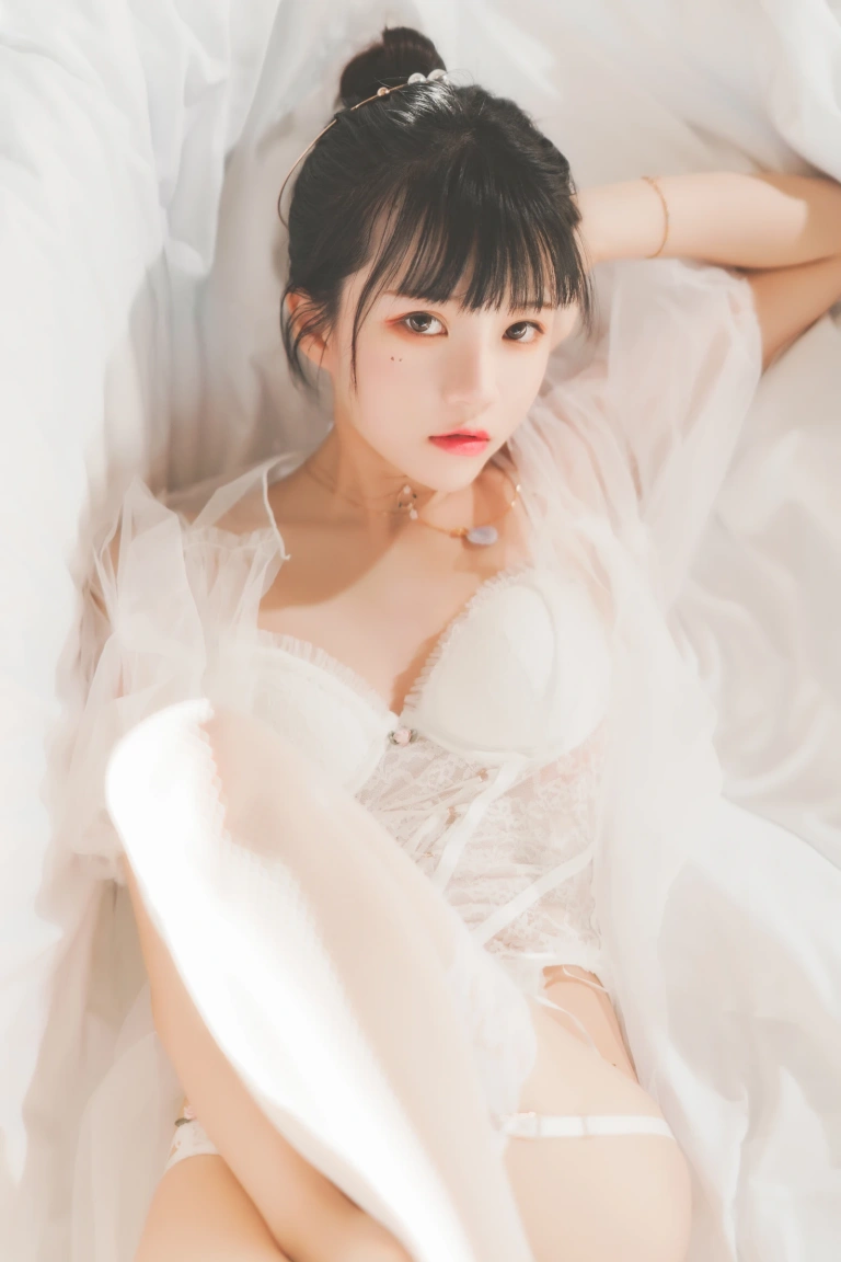 《白纱糖01》｜桜桃喵 · 40张写真