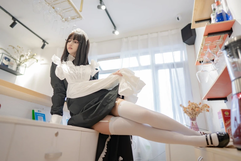 《女仆长》｜过期米线线喵 · 28张写真