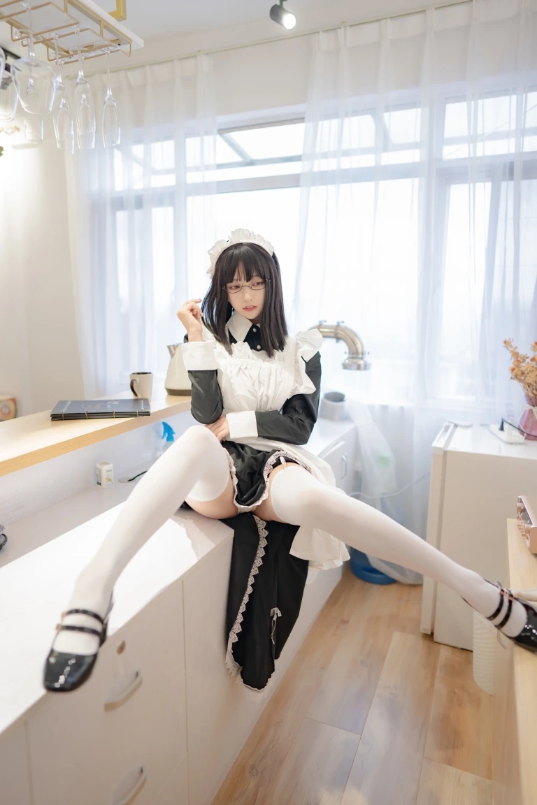 《女仆长》｜过期米线线喵 · 28张写真