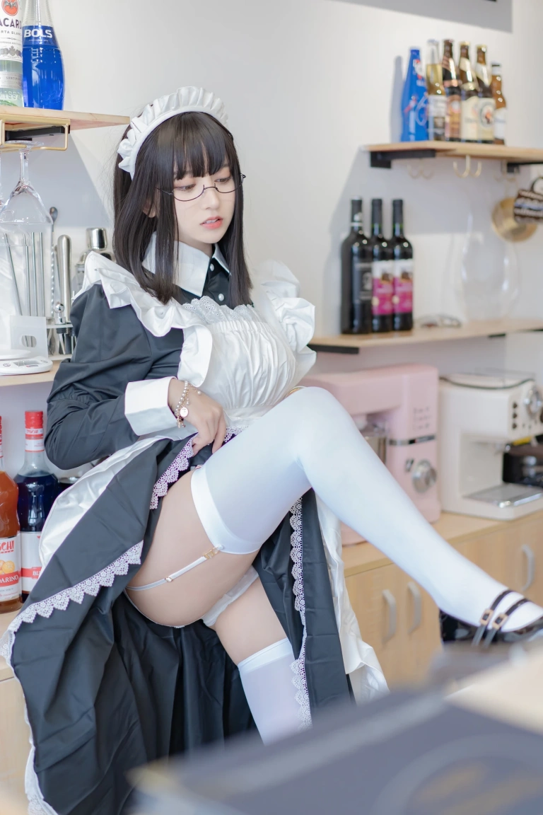 《女仆长》｜过期米线线喵 · 28张写真