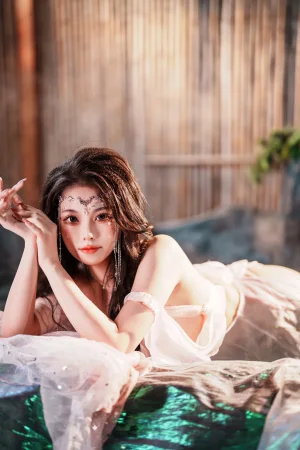 《美人鱼》｜蜜汁猫裘 · 63张写真、1 个视频