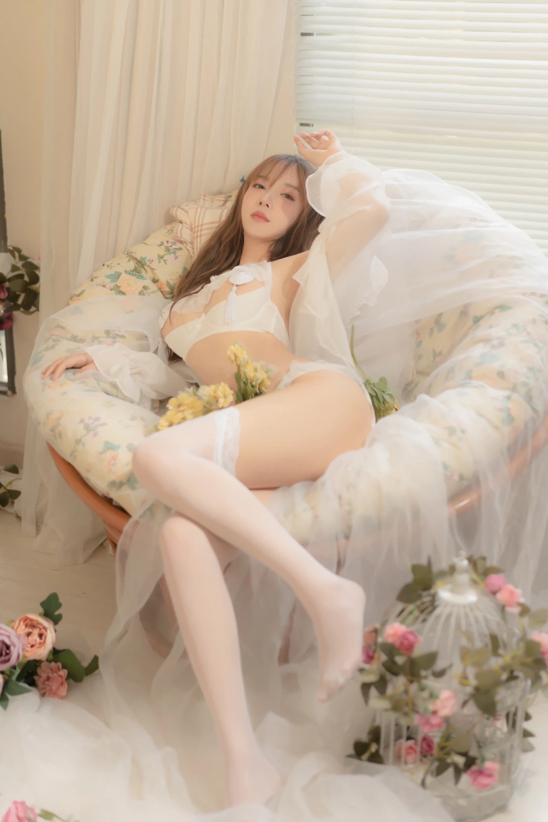 《坠落天使》｜过期米线线喵 · 64张写真