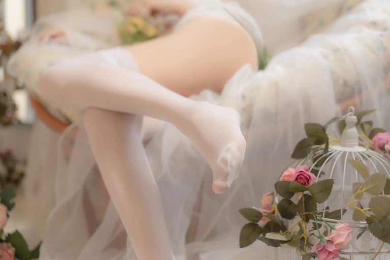 《坠落天使》｜过期米线线喵 · 64张写真