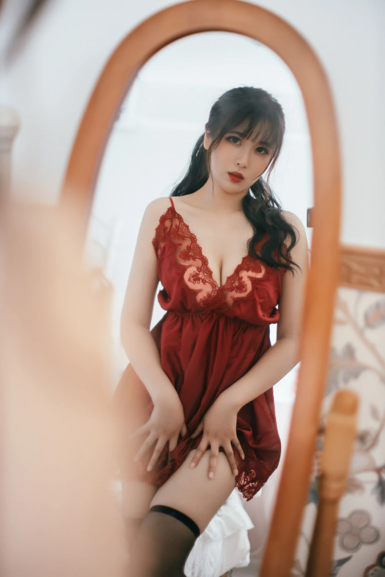 《NO.09 – claret》｜轩萧学姐 · 28张写真