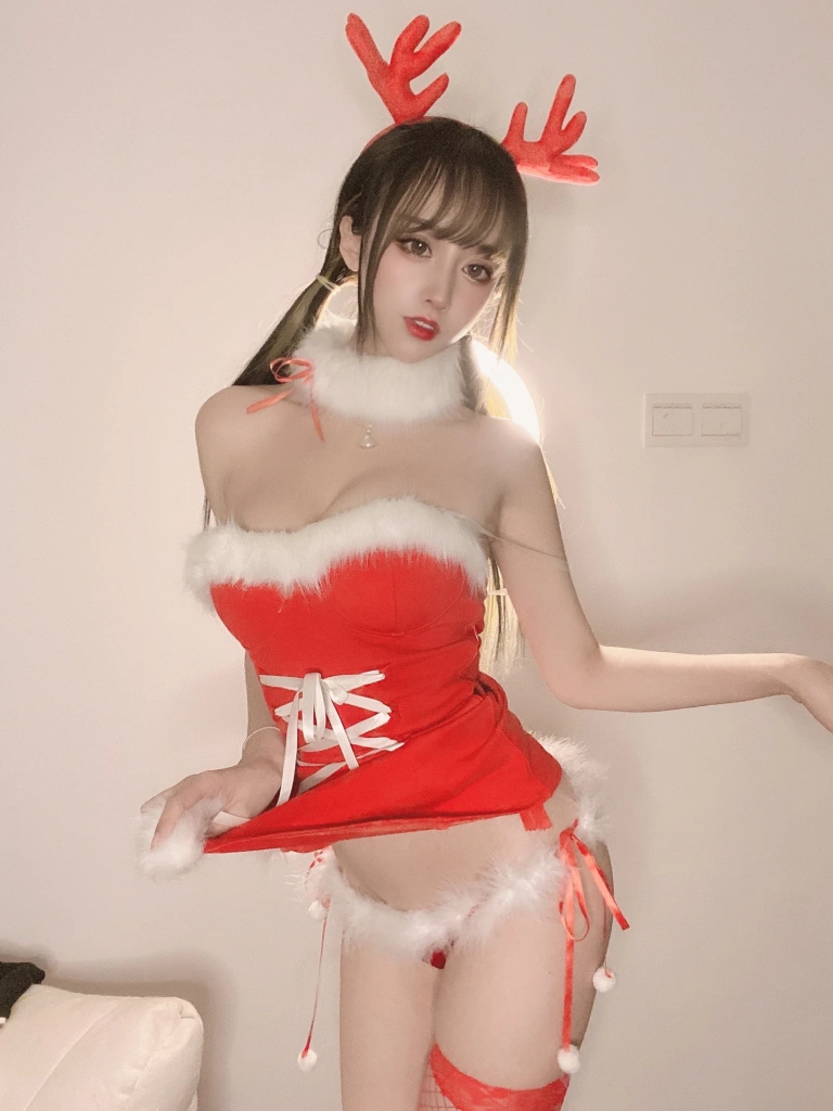 《圣诞特辑》｜过期米线线喵 · 39张写真、1 个视频