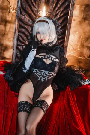 《2b》｜蜜汁猫裘 · 72张写真、1 个视频