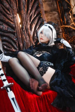 《2b》｜蜜汁猫裘 · 72张写真、1 个视频