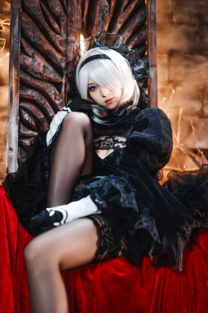 《2b》｜蜜汁猫裘 · 72张写真、1 个视频