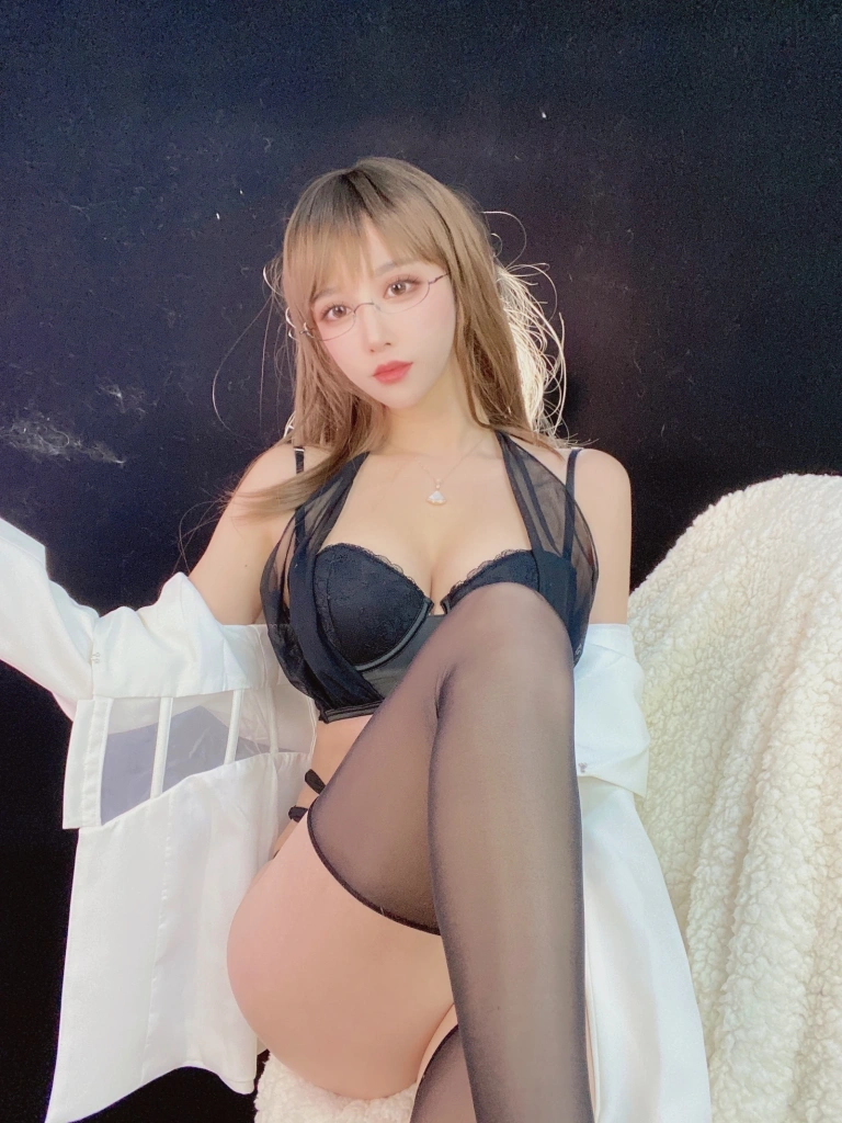 《砂痣》｜过期米线线喵 · 30张写真