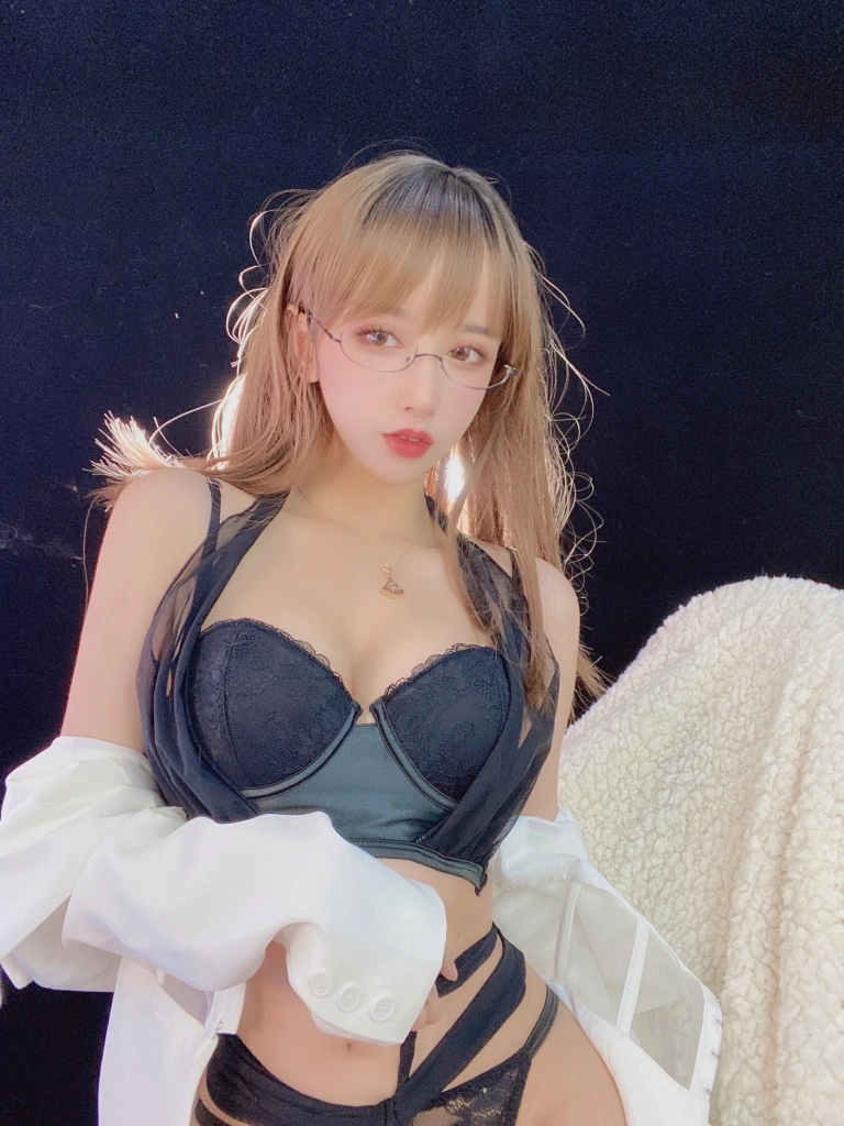 《砂痣》｜过期米线线喵 · 30张写真