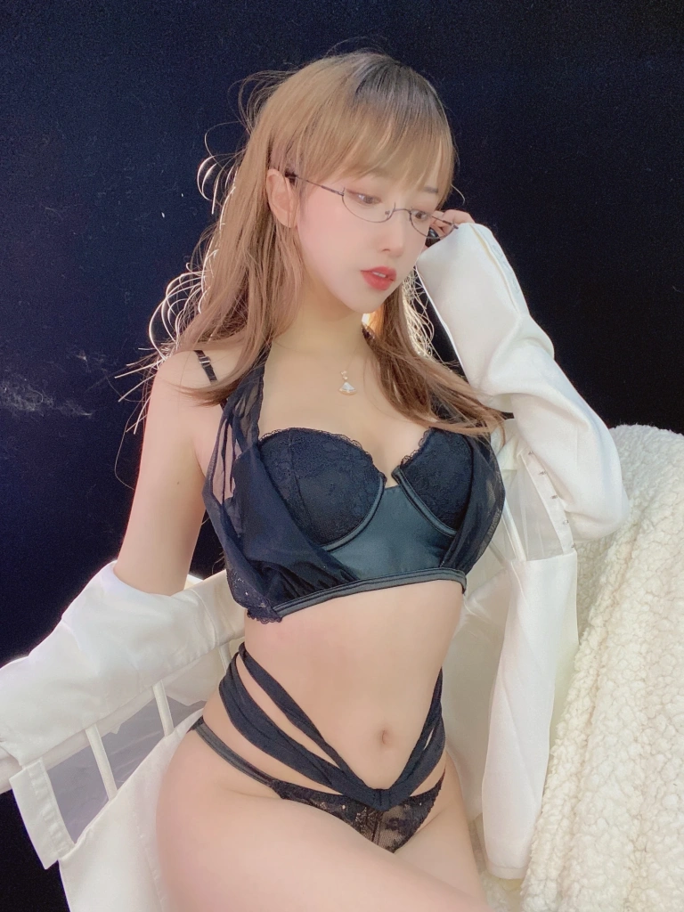 《砂痣》｜过期米线线喵 · 30张写真