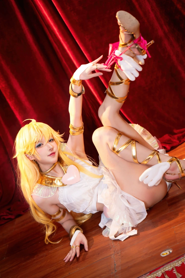 《吊带袜天使》｜阿包也是兔娘&苏苏苏Sofia · 33张写真