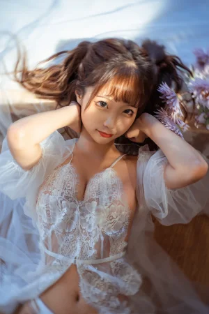 《轻纱》｜蠢沫沫 · 31张写真
