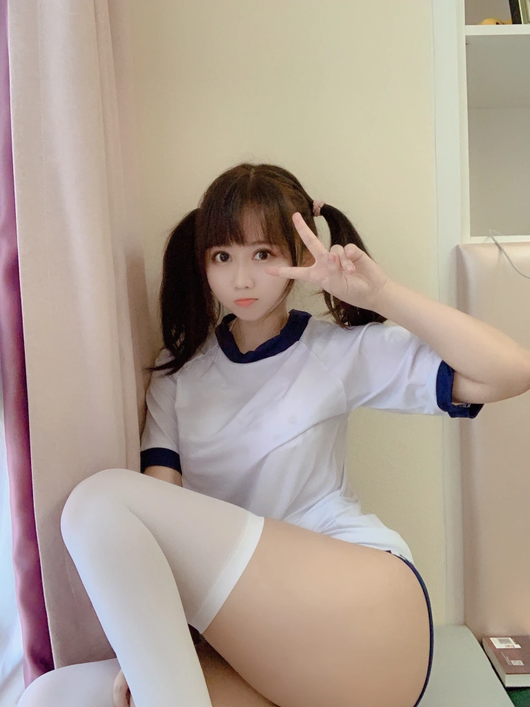 《体操服》｜依酱 · 31张写真