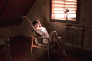 《阁楼少女》｜周叽是可爱兔兔 · 34张写真