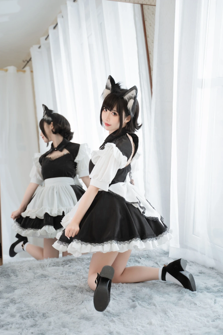 《开胸女仆》｜面饼仙儿 · 17张写真