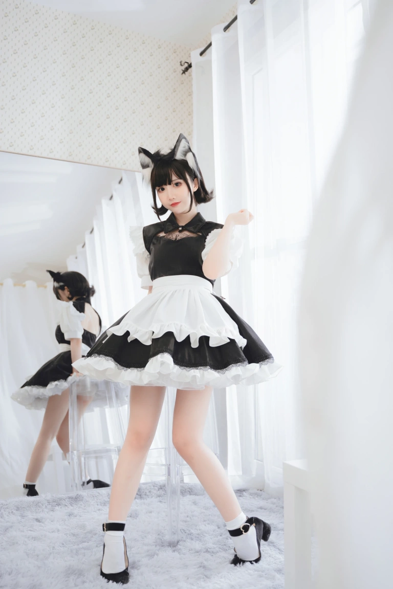 《开胸女仆》｜面饼仙儿 · 17张写真