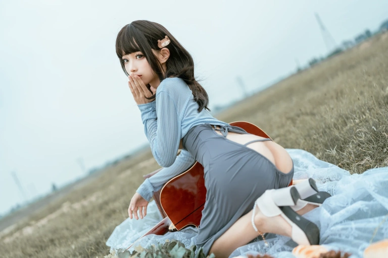 《吉他妹妹》｜蠢沫沫 · 50张写真