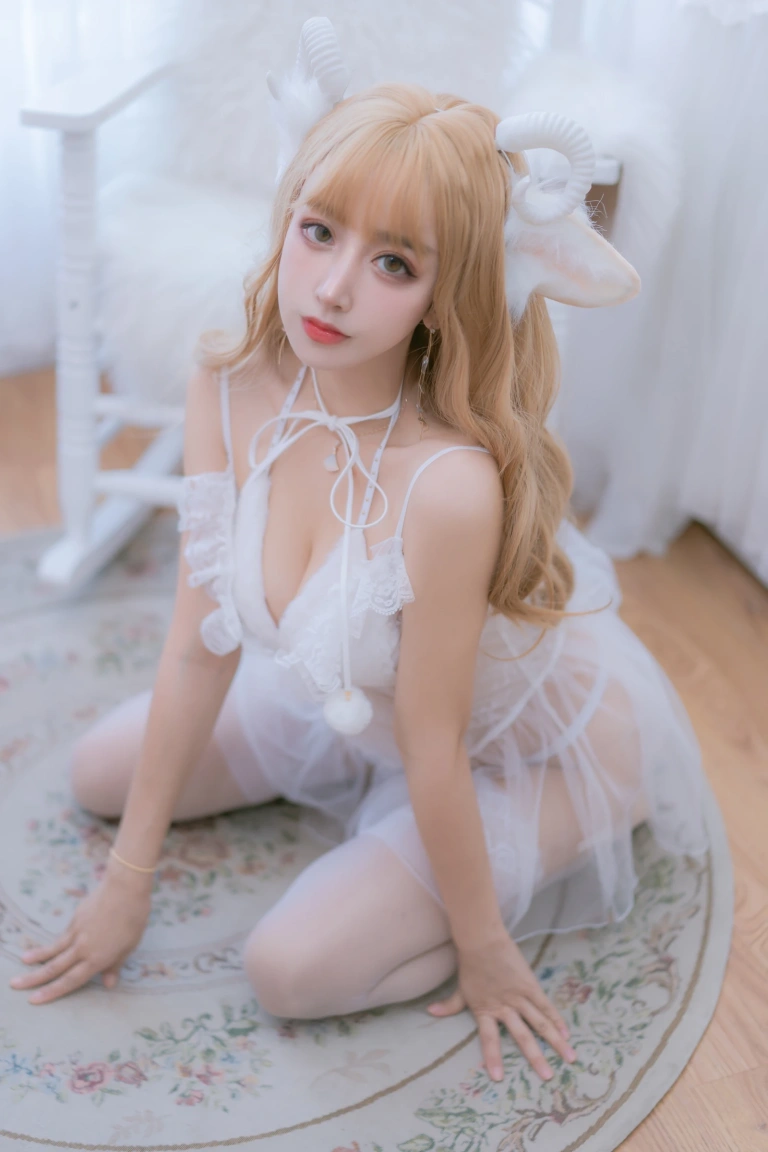 《小羊咩 生日限定》｜过期米线线喵 · 69张写真