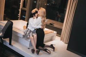《女上司双人组合版》｜面饼仙儿&rioko凉凉子 · 41张写真、1 个视频