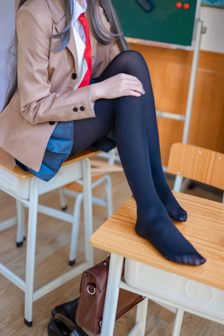 《麻衣制服》｜桜桃喵 · 52张写真