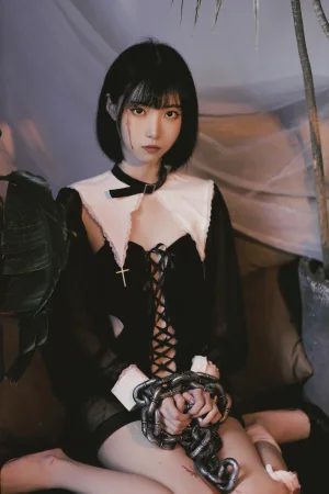 《修女创作》｜许岚 · 37张写真