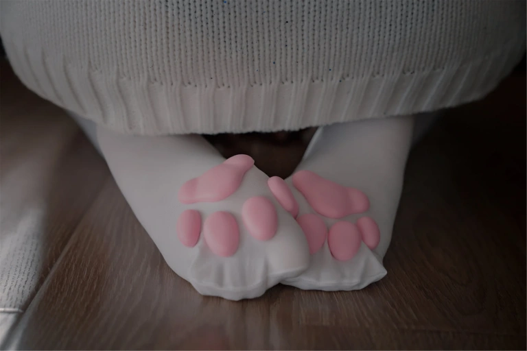 《NO.11 – 猫爪袜》｜轩萧学姐 · 40张写真