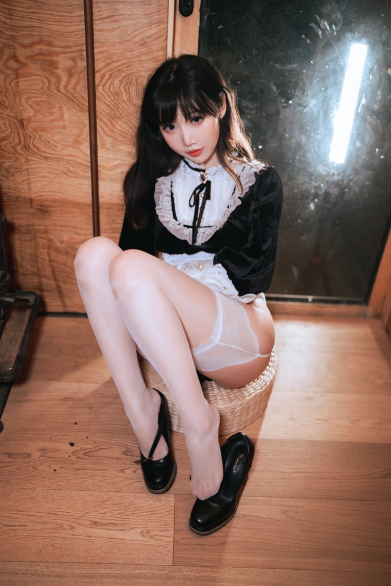 《木屋女仆》｜面饼仙儿 · 27张写真